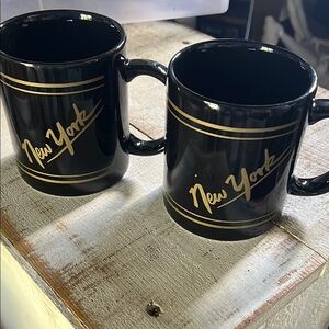 ⭐️Retro New York Black and Gold Mug Set ⭐️